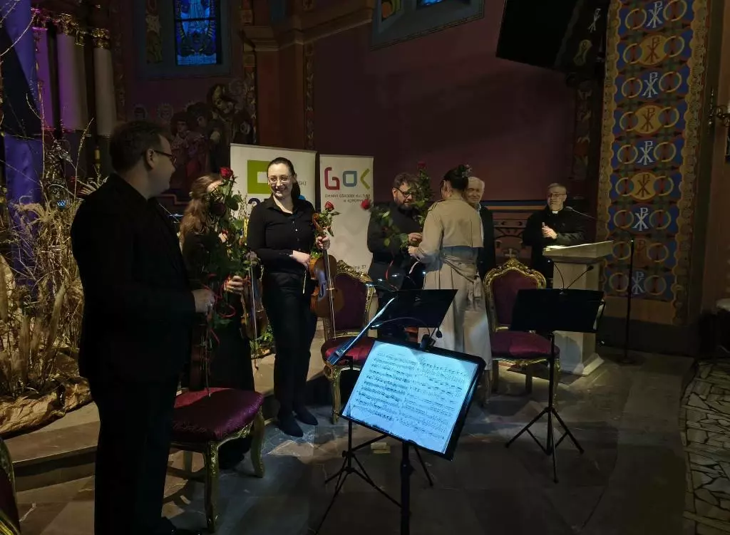 Zdjęcie do Muzyka, słowo i światło &ndash; wyjątkowy wiecz&oacute;r pasyjny w Komornikach